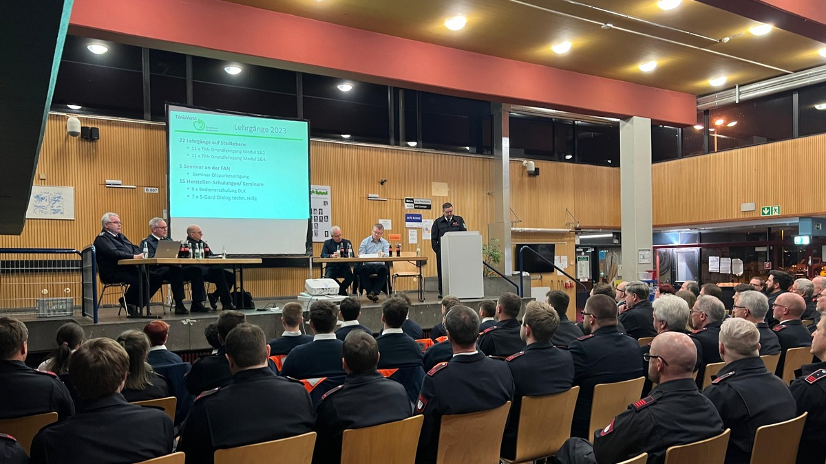 FW Tönisvorst: Generalversammlung der Freiwilligen Feuerwehr Tönisvorst - 331 Einsätzen im Jahr 2023 - Foto: presseportal.de