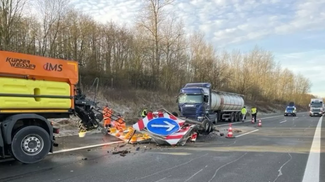 POL-LWL: Verkehrsunfall mit Fahrzeuggespann der Autobahnmeisterei - Bild: presseportal.de