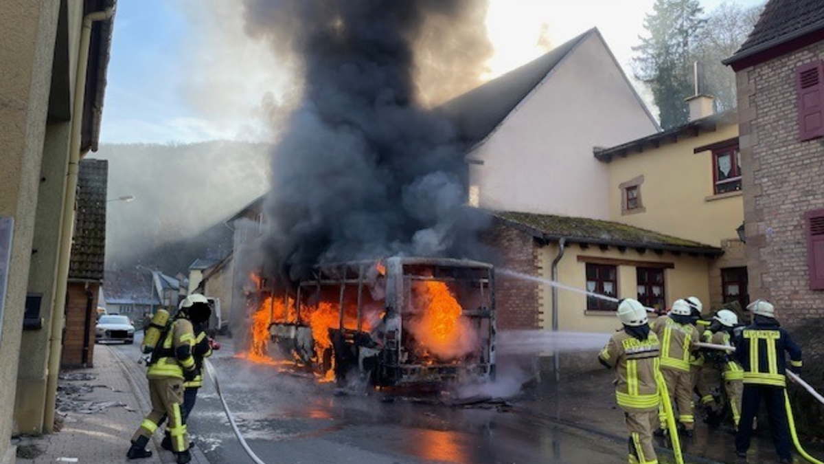 POL-PDKL: Bus in Brand geraten - Foto: presseportal.de