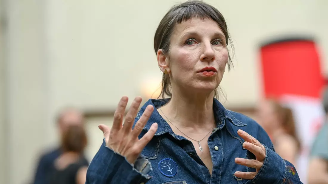 Schauspielerin Meret Becker war schon «Tatort»-Kommissarin. Nun stand sie für das Stück «Ratten auf der Flucht - Wie Nazitäter entkommen konnten» auf der Bühne des Berliner Ensembles. - Bild: Jens Kalaene/dpa