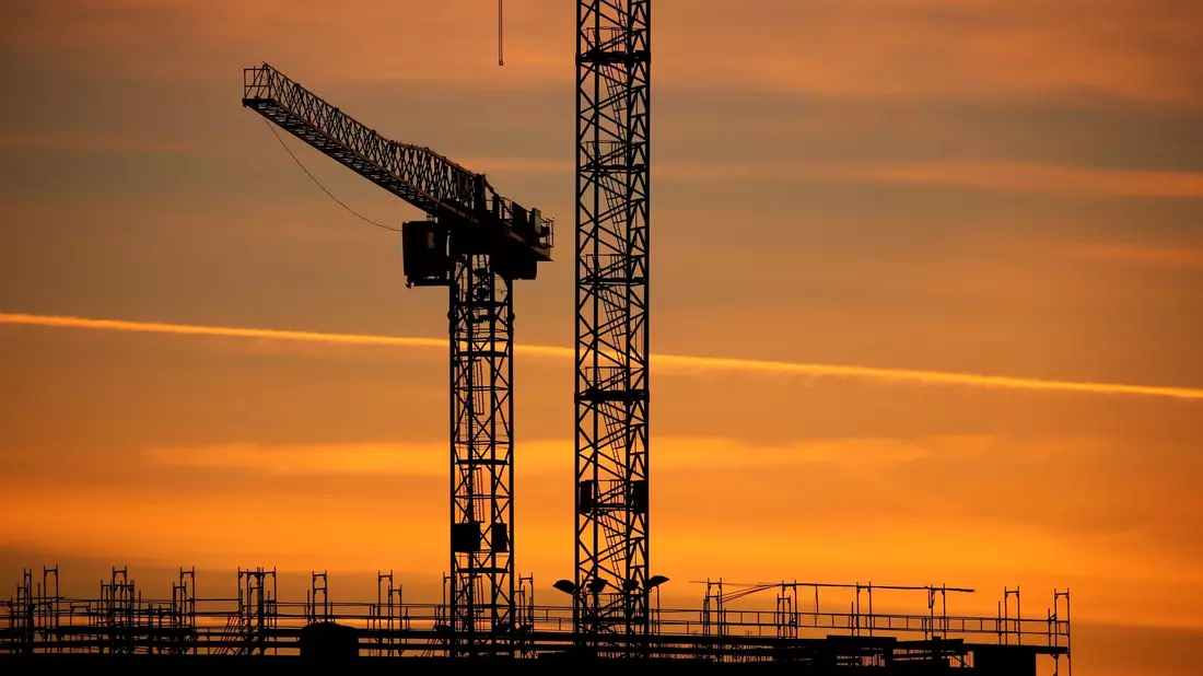 «Für das erste Quartal 2024 zeichnet sich erneut ein Rückgang der Wirtschaftsleistung ab», sagt Commerzbank-Chefvolkswirt Krämer. - Bild: Karl-Josef Hildenbrand/dpa