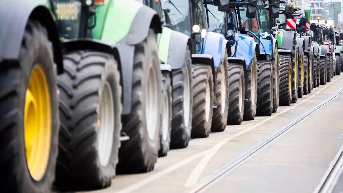 Die Koalition will Steuerbegünstigungen für Landwirte beim Agrardiesel schrittweise abschaffen. - Bild: Christoph Soeder/dpa