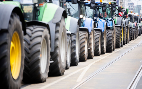 Die Koalition will Steuerbegünstigungen für Landwirte beim Agrardiesel schrittweise abschaffen. - Foto: Christoph Soeder/dpa