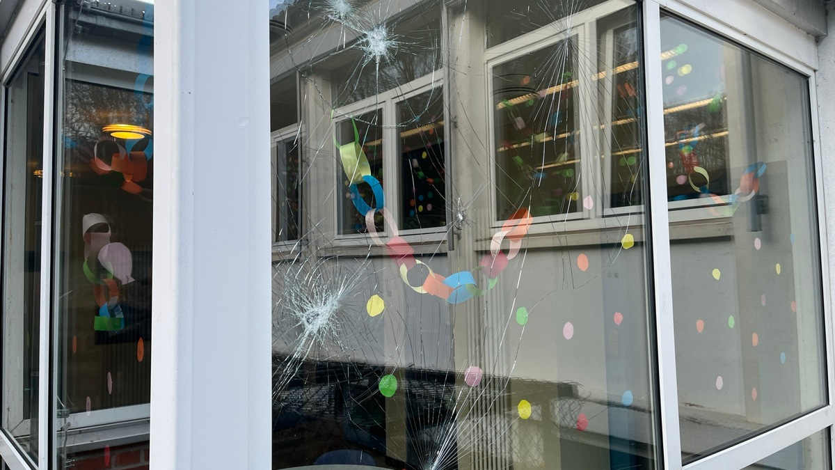 POL-PDKL: Sachbeschädigung an Schulen, Zeugen gesucht - Foto: presseportal.de