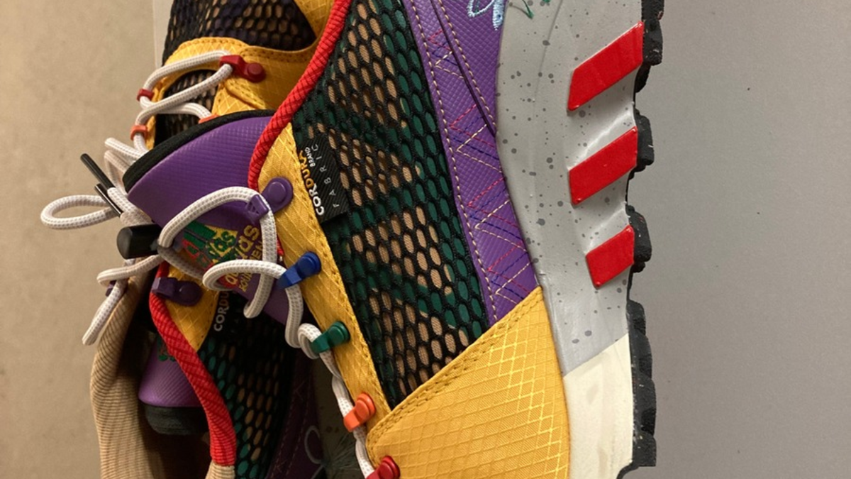 POL-SO: Tatort gesucht - Wem gehören diese Schuhe? - Foto: presseportal.de