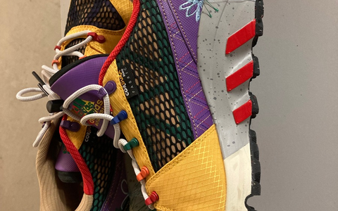 HZA-EF: Mit falschem Schuh erwischt / Zoll zieht insgesamt 40 Paar gefälschte Markenschuhe in Johanngeorgenstadt aus dem Verkehr - Foto: presseportal.de