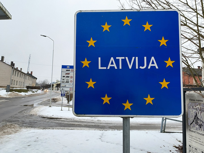 Wer mit russischem Pass weiter legal in Lettland leben will, muss inzwischen unter anderem einen dauerhaften Aufenthaltsstatus beantragen. - Foto: Alexander Welscher/dpa