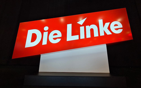 Linken-Logo auf Parteitag (Archiv) - Foto: über dts Nachrichtenagentur