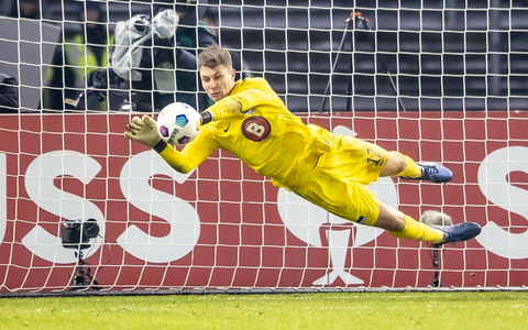 Wünscht sich den DFB-Pokal mehr als den Aufstieg: Herthas Torwart Tjark Ernst. - Foto: Andreas Gora/dpa