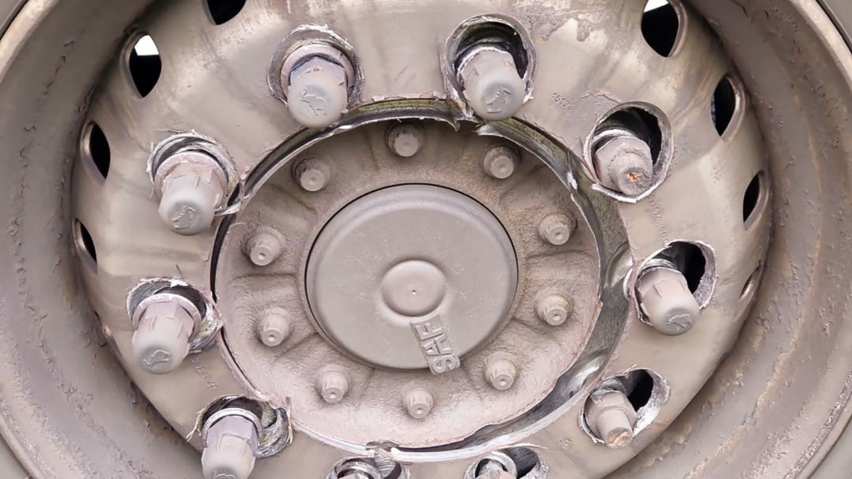 POL-MI: Verkehrsunsicherer LKW kontrolliert - Foto: presseportal.de