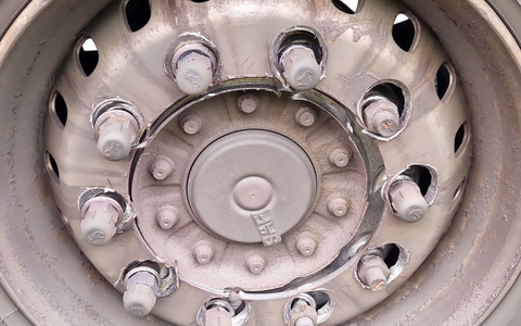 POL-MI: Verkehrsunsicherer LKW kontrolliert - Foto: presseportal.de