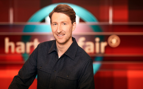 Louis Klamroth moderiert «Hart aber fair» seit gut einem Jahr. - Foto: Thomas Kierok/WDR/dpa