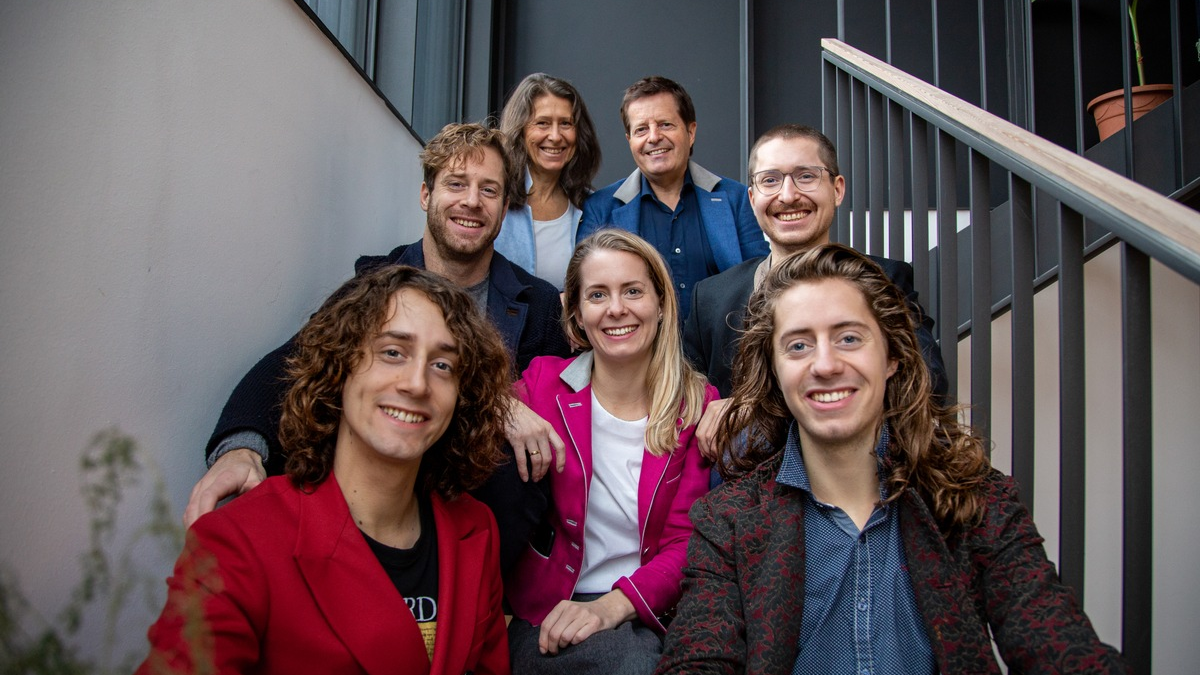 In drei Jahren vom Handwerksbetrieb zum führenden Online Dienstleister / 250 Jahre alte Maßschneiderei erfindet Nähen neu - Foto: presseportal.de