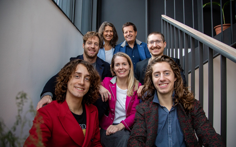 In drei Jahren vom Handwerksbetrieb zum fĂŒhrenden Online Dienstleister / 250 Jahre alte MaĂschneiderei erfindet NĂ€hen neu - Foto: presseportal.de In drei Jahren vom Handwerksbetrieb zum fĂŒhrenden Online Dienstleister / 250 Jahre alte MaĂschneiderei erfindet NĂ€hen neu - Foto: presseportal.de