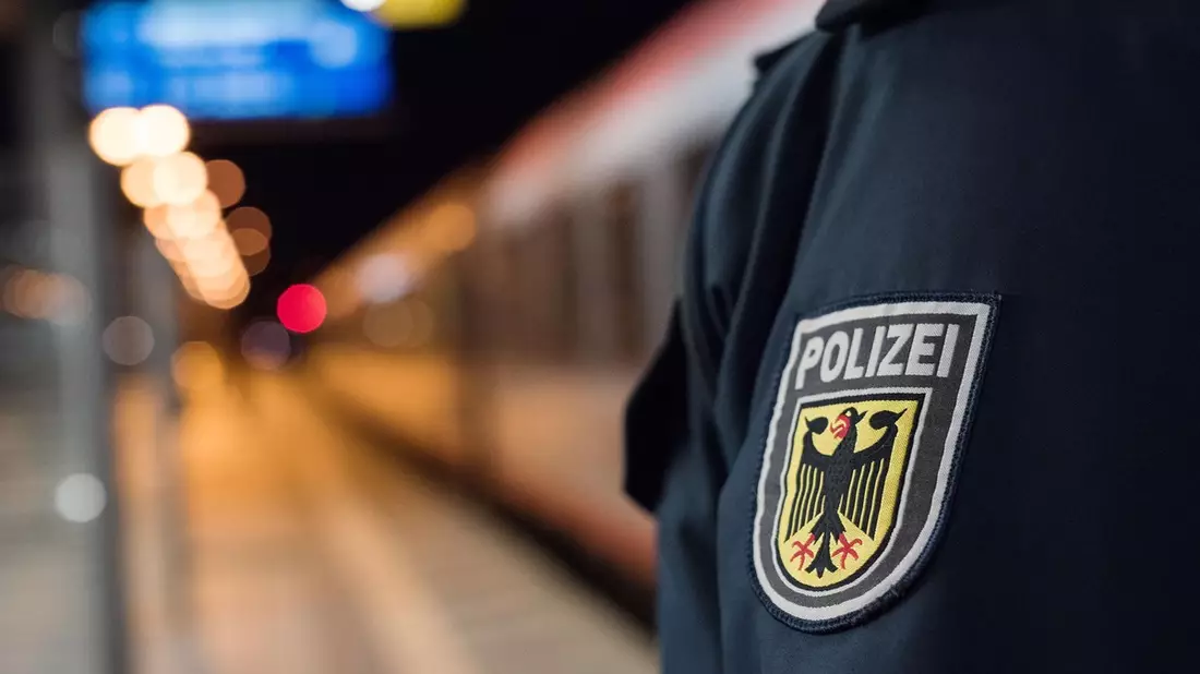 BPOL NRW: Gefährliche Körperverletzung mit Eisenstange: Bundespolizei sucht Zeugen! - Bild: presseportal.de