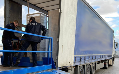 HZA-RO: Altöttinger Zoll verhindert Einfuhr umweltschädlicher FCKW-Mittel in Kühlschränken aus dem Kosovo - Foto: presseportal.de