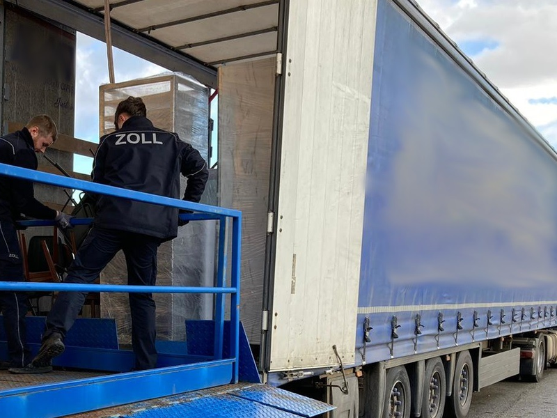 HZA-RO: Altöttinger Zoll verhindert Einfuhr umweltschädlicher FCKW-Mittel in Kühlschränken aus dem Kosovo - Foto: presseportal.de