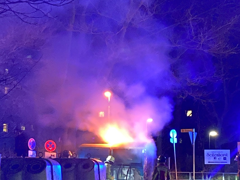 POL-DU: Bissingheim: Brennender Altkleidercontainer - Zeugen gesucht - Foto: presseportal.de
