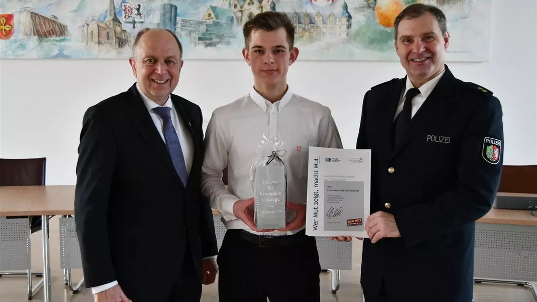 POL-PB: Courage-Ehrung: Durch mutiges Eingreifen Menschenleben gerettet - Bild: presseportal.de