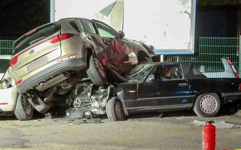Zwei Teenager im Alter von 13 und 14 Jahren sind in Herne mit einem Auto in mehrere geparkte Autos gerast und schwer verletzt worden. - Foto: S. W./7aktuell.de/dpa