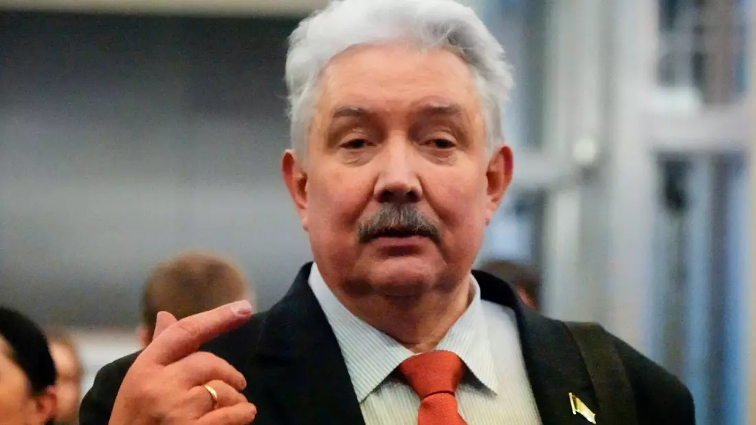 Sergej Baburin von der Partei Gesamtrussische Volksunion, hat seine Bewerbung um das Präsidentenamt noch vor der offiziellen Registrierung wieder zurückgezogen. - Bild: Alexander Zemlianichenko/AP/dpa