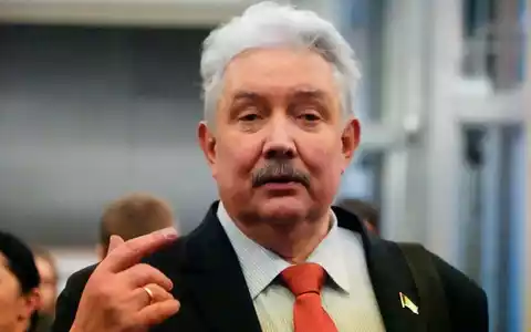Sergej Baburin von der Partei Gesamtrussische Volksunion, hat seine Bewerbung um das Präsidentenamt noch vor der offiziellen Registrierung wieder zurückgezogen. - Foto: Alexander Zemlianichenko/AP/dpa