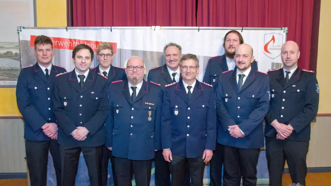 FW-RD: Jahreshauptversammlung der Feuerwehr Holzbunge - Ehrungen für 140 Jahre Feuerwehrzugehörigkeit und 90-jähriges Jubiläum im Mai 2024 - Bild: presseportal.de