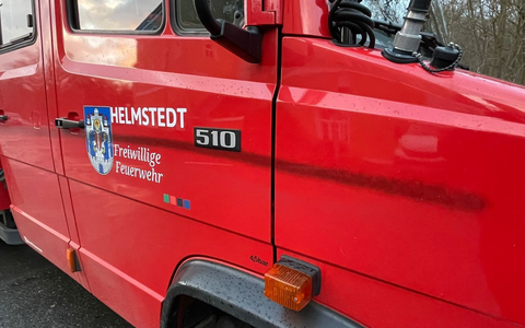 FW Helmstedt: Korrektur Telefonnummer: Sachbeschädigung an Feuerwehrfahrzeug in Emmerstedt - Foto: presseportal.de