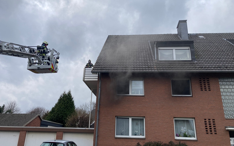 FW Dinslaken: Zimmerbrand, Feuerwehr rettet Katze - Foto: presseportal.de