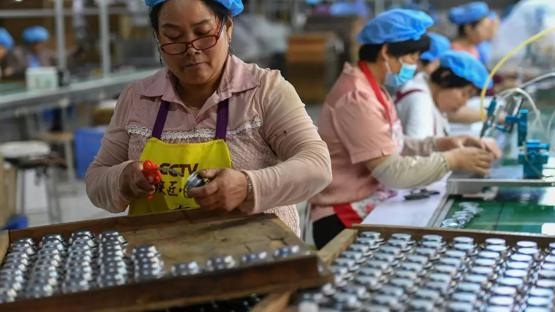 Die Aussicht in Chinas Industriebetrieben ist schon länger eingetrübt. - Bild: ---/CHINATOPIX/AP/dpa