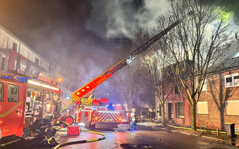FW-MH: Dramatischer Dachstuhlbrand mit einer schwerverletzten Person in Mülheim an der Ruhr - Foto: presseportal.de