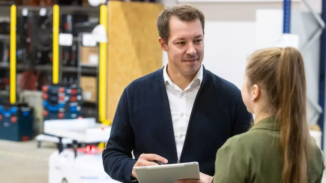 Markus Zipper von der ProLog Automation GmbH & Co. KG: Wie fahrerlose Transportsysteme die Effizienz in Betrieben steigern - Bild: presseportal.de
