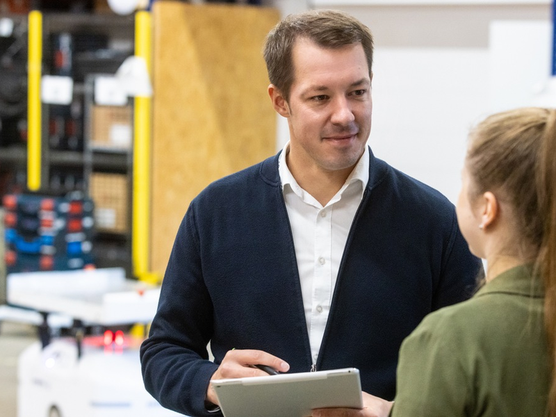Markus Zipper von der ProLog Automation GmbH & Co. KG: Wie fahrerlose Transportsysteme die Effizienz in Betrieben steigern - Foto: presseportal.de