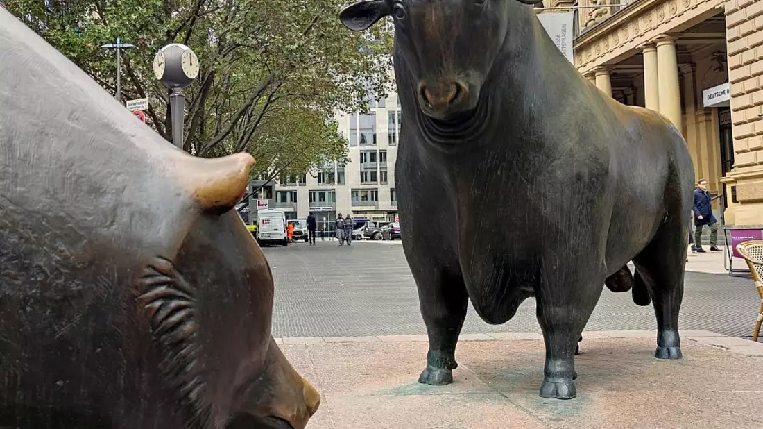Bulle und Bär auf dem Börsenplatz in Frankfurt am Main - Bild: über dts Nachrichtenagentur