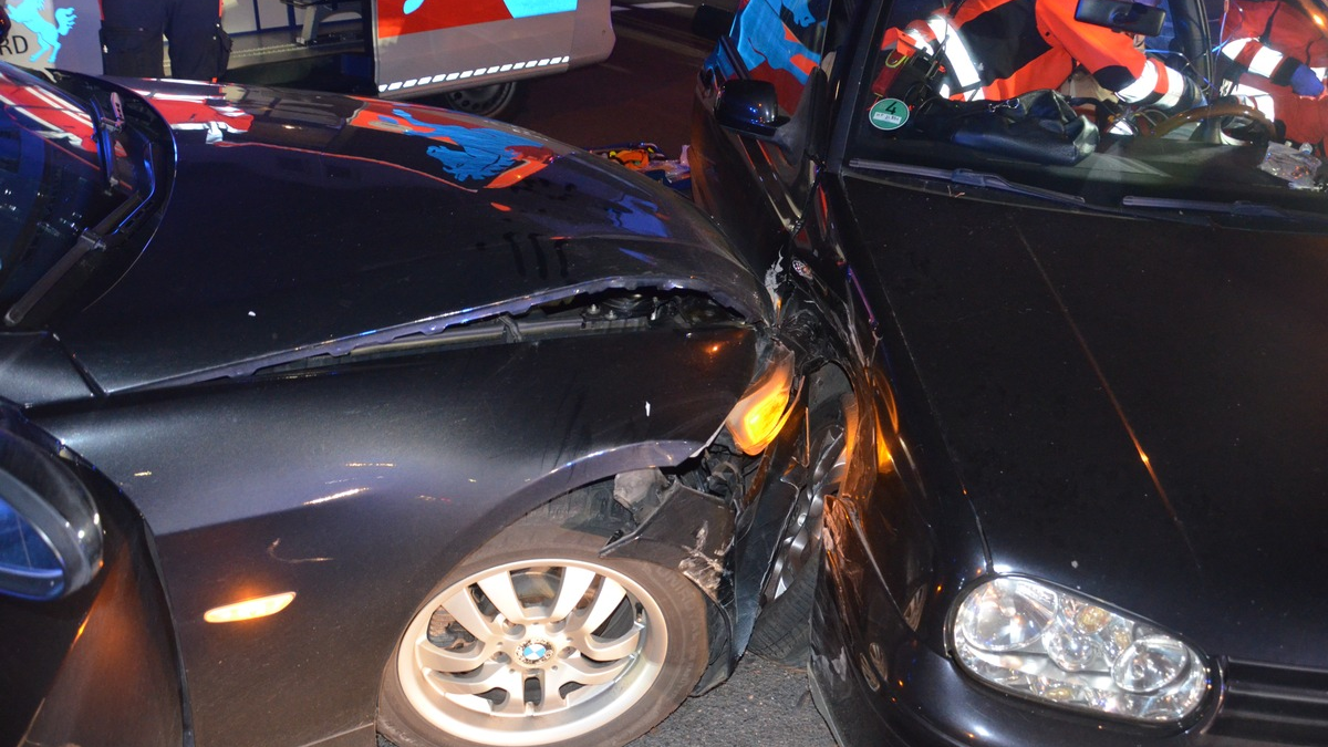 POL-HF: Seniorin bei Unfall lebensgefährlich verletzt- Gegenverkehr übersehen - Foto: presseportal.de