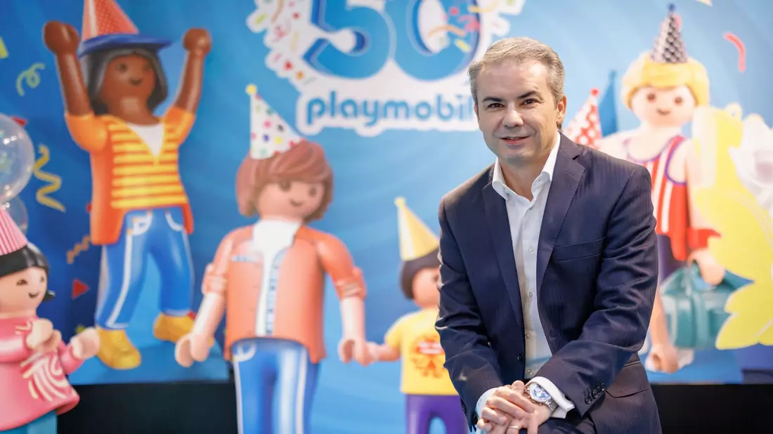 Playmobil-Vorstand Bahri Kurter hat angekündigt: «Wir stellen uns jetzt strategisch neu auf.» - Bild: Daniel Karmann/dpa