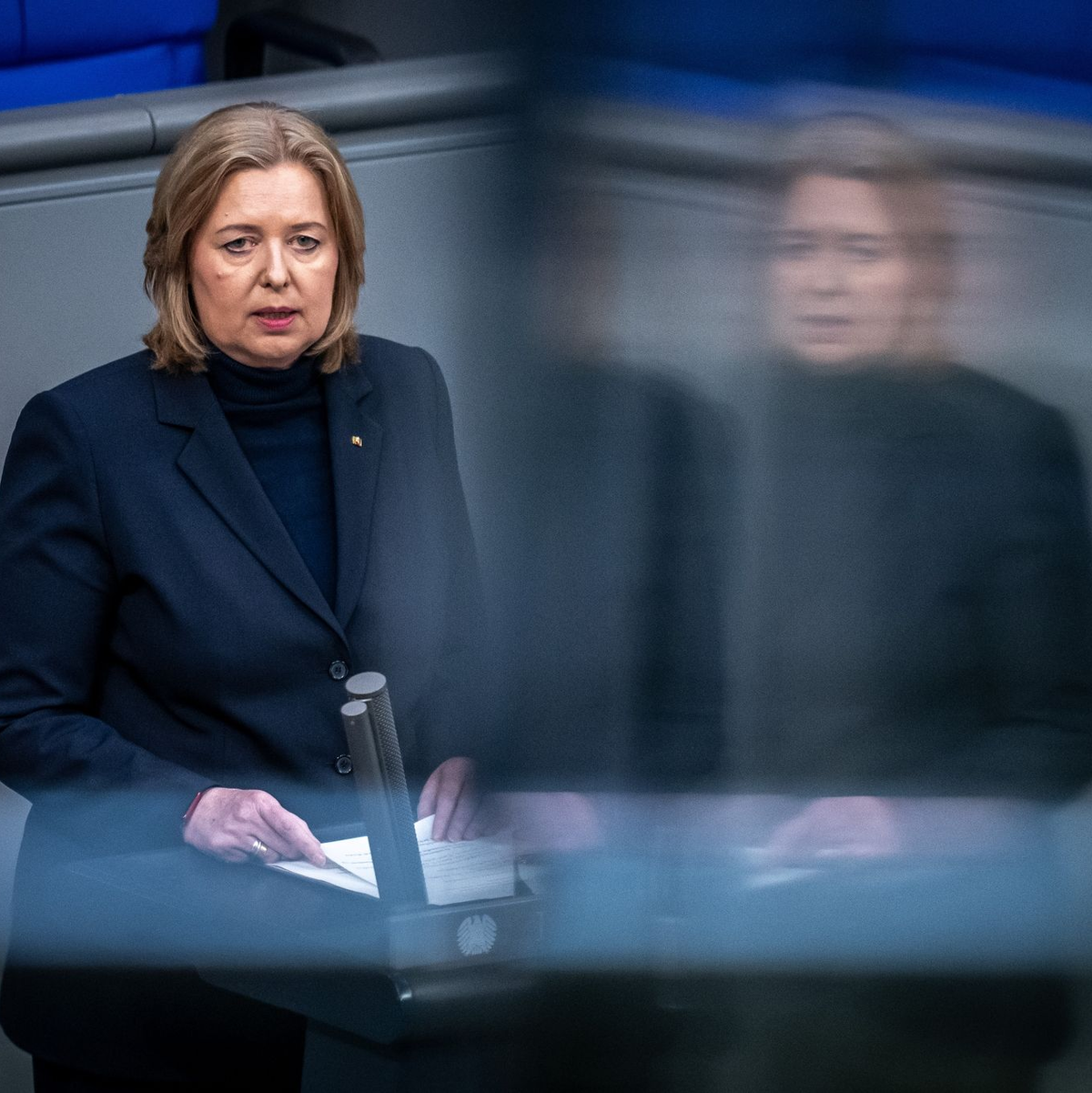 Bundestagspräsidentin Bärbel Bas (SPD) spricht zu Beginn der Holocaust-Gedenkstunde des Deutschen Bundestages. - Foto: Michael Kappeler/dpa