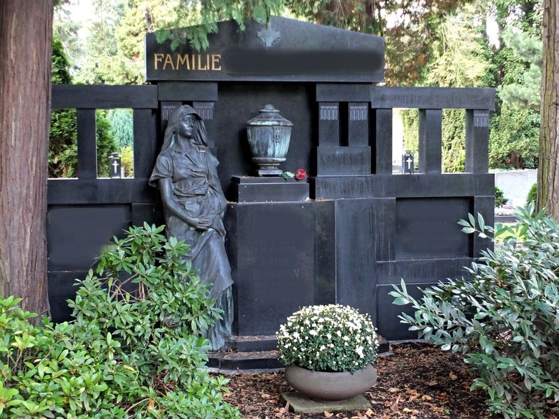 POL-ME: Marienskulptur von Familiengrab entwendet - die Polizei sucht Zeugen - Hilden - 2401119 - Foto: presseportal.de