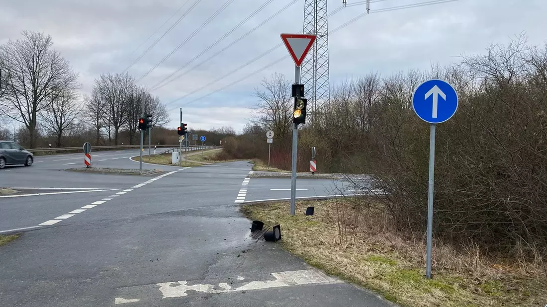 POL-HI: Verkehrsunfallflucht auf der B1 in Elze - Zeugenaufruf - Bild: presseportal.de
