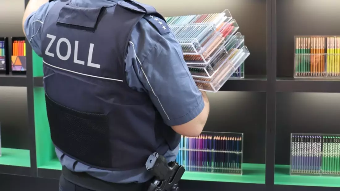 HZA-DA: Zoll zieht Produktfälschungen auf der Messe Ambiente in Frankfurt aus dem Verkehr 41.500 Euro an Sicherheit eingezogen - 27 Strafverfahren eingeleitet - Bild: presseportal.de