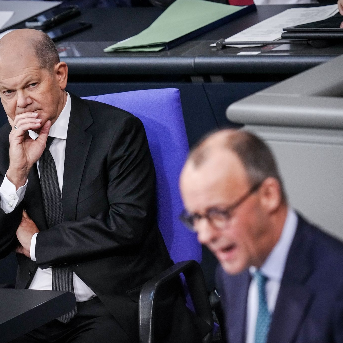 Friedrich Merz und Olaf Scholz bei der Generaldebatte im Bundestag. - Foto: Kay Nietfeld/dpa