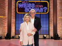 Dirndl-Duell: Marianne und Michael Hartl bei Wer weiß denn sowas? - Das Wissensquiz vom 5. bis 9. Februar 2024, um 18:00 Uhr im Ersten - Foto: presseportal.de