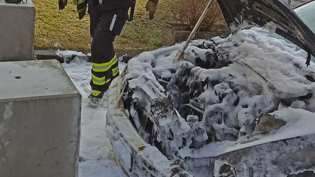 FW-M: PKW in Flammen (Waldtrudering) - Bild: presseportal.de