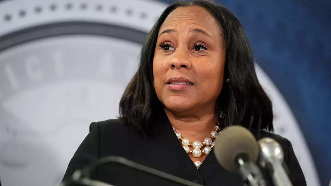 Staatsanwältin Fani Willis wird nicht von dem laufenden Wahlbetrugsverfahren gegen Donald Trump abgezogen. - Bild: John Bazemore/AP/dpa