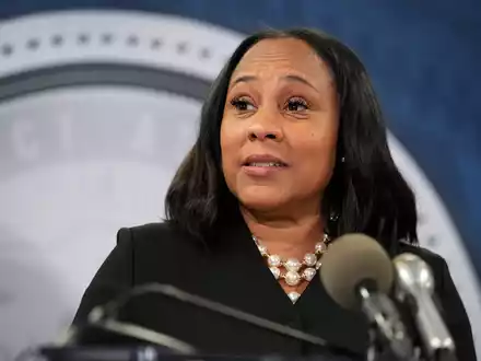 Staatsanwältin Fani Willis wird nicht von dem laufenden Wahlbetrugsverfahren gegen Donald Trump abgezogen. - Foto: John Bazemore/AP/dpa
