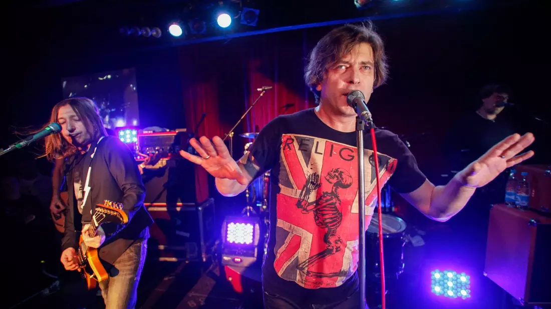Die Musiker von Bi-2 waren eigenen Angaben zufolge nach einem Konzert auf der Urlaubsinsel Phuket festgenommen worden. - Bild: Pavel Golovkin/AP