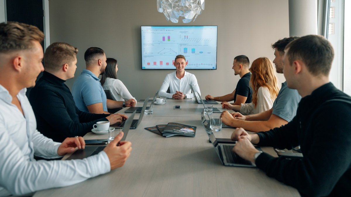 Durchbruch im Recruiting: Julian Jehn und Johann Peters verraten, wie der Mittelstand 2024 erfolgreich Mitarbeiter gewinnt - Foto: presseportal.de