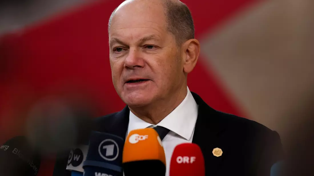Die Staats- und Regierungschefs der Europäischen Union treffen sich in Brüssel, um die Unterstützung für die Ukraine zu diskutieren - darunter auch Olaf Scholz. - Bild: Omar Havana/AP/dpa