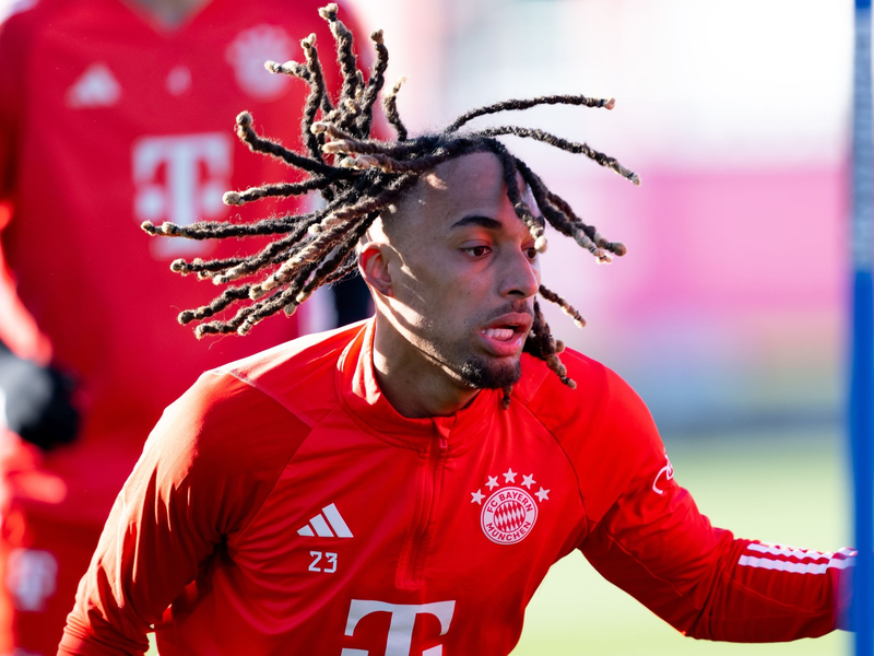 Bayern Münchens Neuzugang Sacha Boey war mit 30 Millionen der teuerste Transfer des Winters. - Foto: Sven Hoppe/dpa