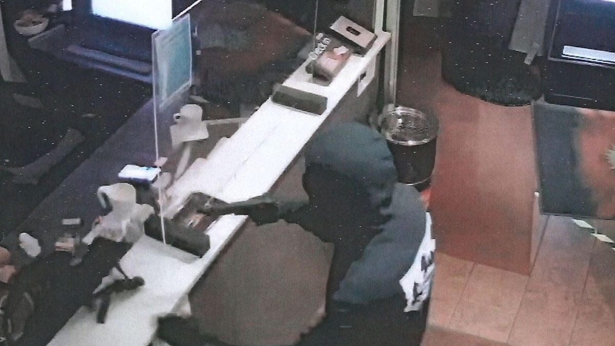 POL-LM: Räuber gesucht - Öffentlichkeitsfahndung mit Bildmaterial der Videoüberwachung - Foto: presseportal.de